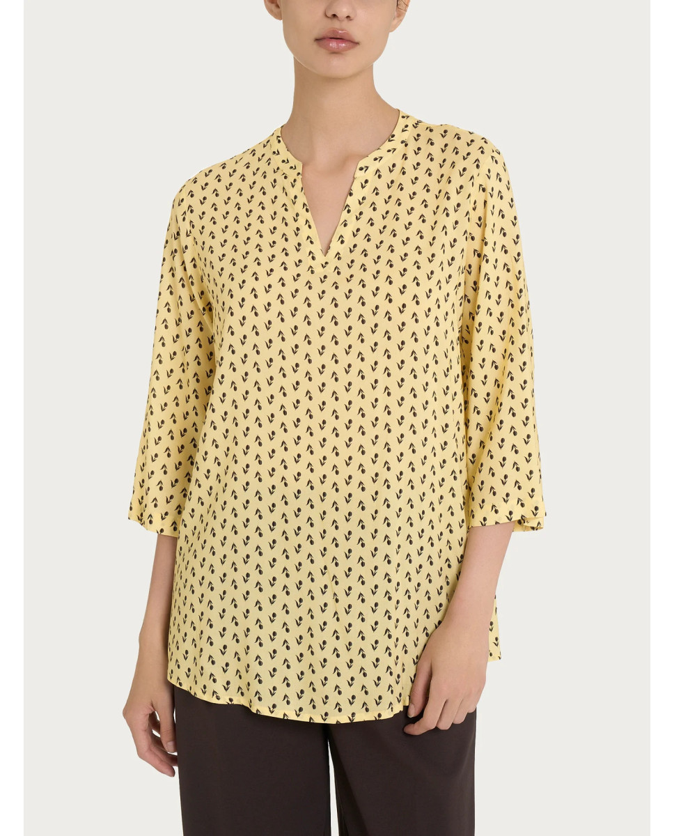 Blusa Ragno con scollo a V e tulips pattern in Ecoseta - Fant. Pale Banana DQ24SW